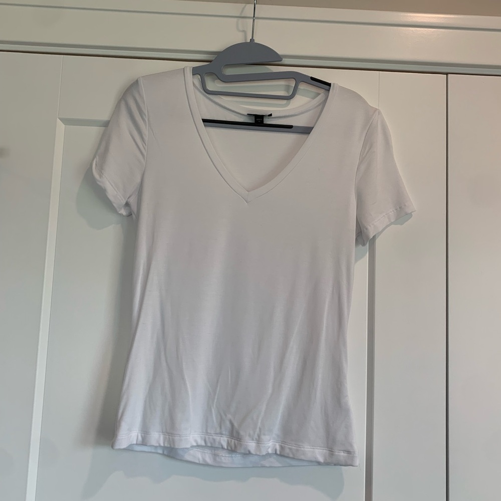 Express Fitted White Short Sleeve Vneck